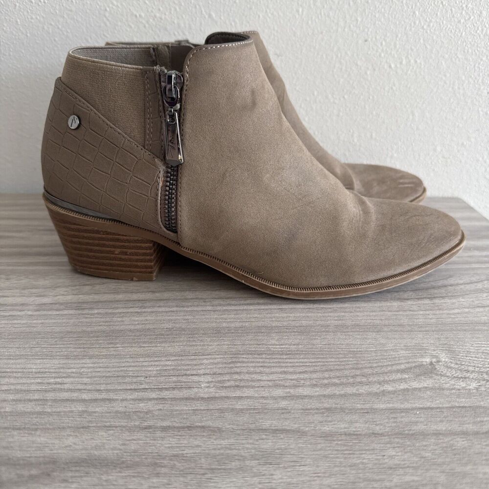 Simply Vera Wang Women Size 9W Brown Faux‎ Leather Ankle Boots